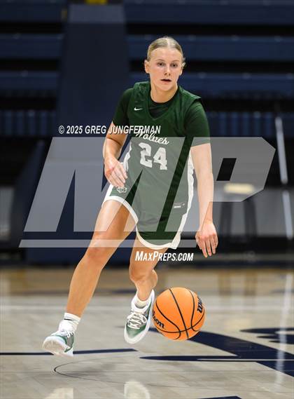 Thumbnail 2 in San Ramon Valley vs. Bishop O'Dowd (Jason Kidd Invitational) photogallery.