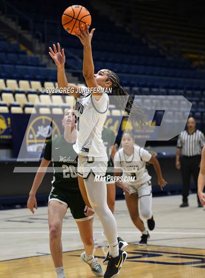 Thumbnail 3 in San Ramon Valley vs. Bishop O'Dowd (Jason Kidd Invitational) photogallery.