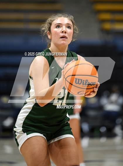 Thumbnail 2 in San Ramon Valley vs. Bishop O'Dowd (Jason Kidd Invitational) photogallery.