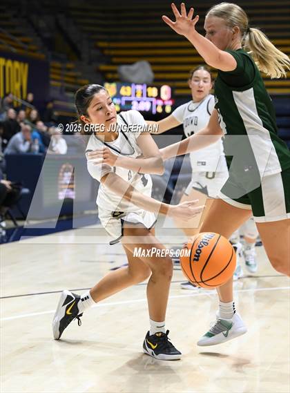 Thumbnail 3 in San Ramon Valley vs. Bishop O'Dowd (Jason Kidd Invitational) photogallery.