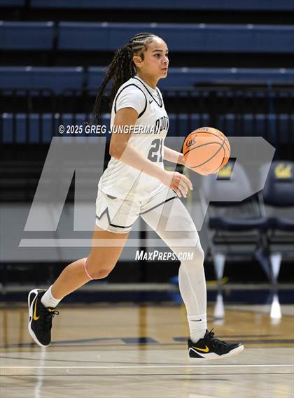Thumbnail 2 in San Ramon Valley vs. Bishop O'Dowd (Jason Kidd Invitational) photogallery.