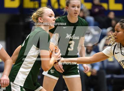 Thumbnail 3 in San Ramon Valley vs. Bishop O'Dowd (Jason Kidd Invitational) photogallery.