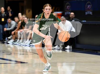 Thumbnail 2 in San Ramon Valley vs. Bishop O'Dowd (Jason Kidd Invitational) photogallery.