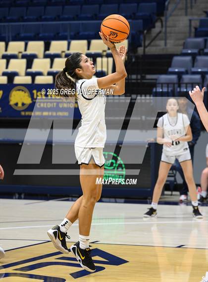 Thumbnail 3 in San Ramon Valley vs. Bishop O'Dowd (Jason Kidd Invitational) photogallery.