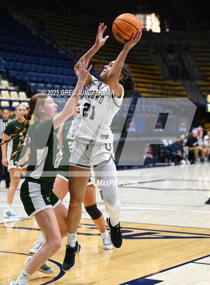 Thumbnail 2 in San Ramon Valley vs. Bishop O'Dowd (Jason Kidd Invitational) photogallery.