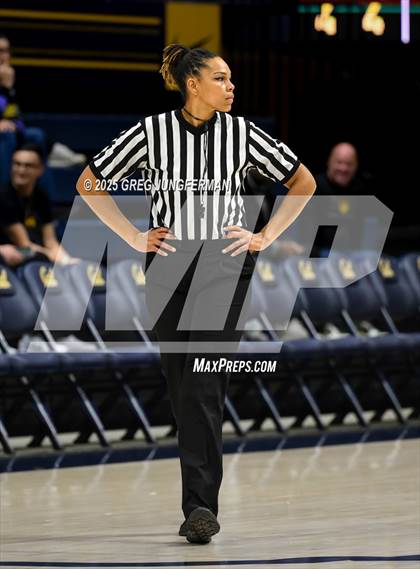 Thumbnail 1 in San Ramon Valley vs. Bishop O'Dowd (Jason Kidd Invitational) photogallery.