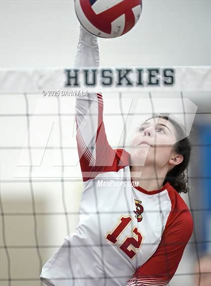 Thumbnail 3 in Georgetown Visitation Prep vs. Bishop Ireton photogallery.