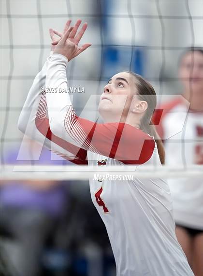 Thumbnail 3 in Georgetown Visitation Prep vs. Bishop Ireton photogallery.