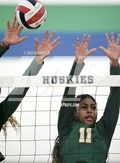 Thumbnail 2 in Georgetown Visitation Prep vs. Bishop Ireton photogallery.