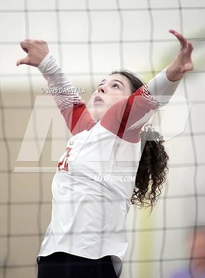 Thumbnail 2 in Georgetown Visitation Prep vs. Bishop Ireton photogallery.