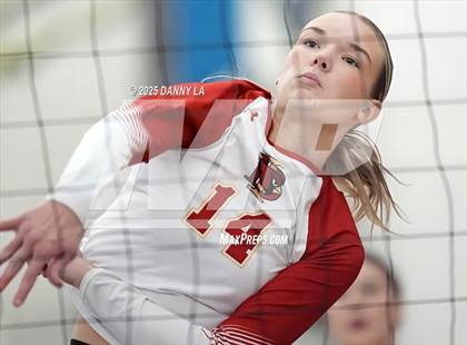 Thumbnail 2 in Georgetown Visitation Prep vs. Bishop Ireton photogallery.