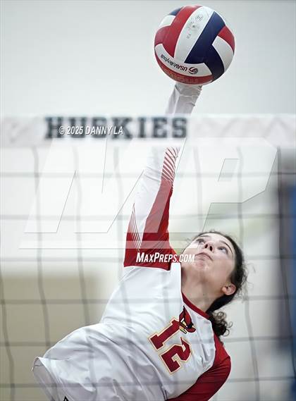 Thumbnail 2 in Georgetown Visitation Prep vs. Bishop Ireton photogallery.