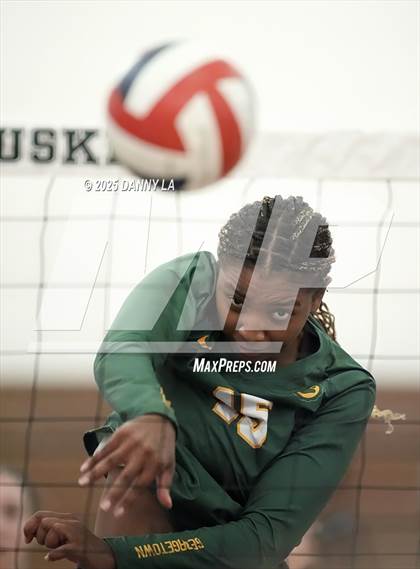 Thumbnail 3 in Georgetown Visitation Prep vs. Bishop Ireton photogallery.
