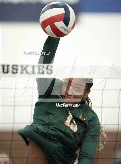Thumbnail 3 in Georgetown Visitation Prep vs. Bishop Ireton photogallery.