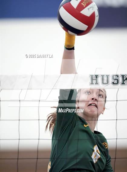 Thumbnail 3 in Georgetown Visitation Prep vs. Bishop Ireton photogallery.