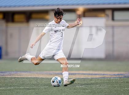 Thumbnail 3 in River Ridge vs. Lassiter (GHSA 6A Championship) photogallery.