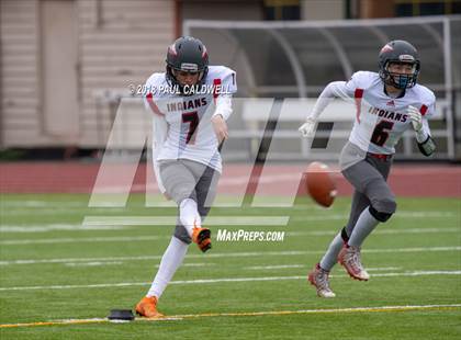 Thumbnail 2 in Kalama vs. Toledo (WIAA 2B Semifinal) photogallery.