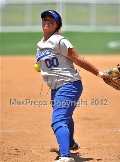 Thumbnail 3 in La Canada vs. Beaumont (CIF SS D5 Final) photogallery.