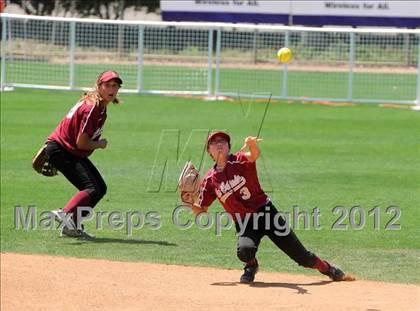Thumbnail 2 in La Canada vs. Beaumont (CIF SS D5 Final) photogallery.