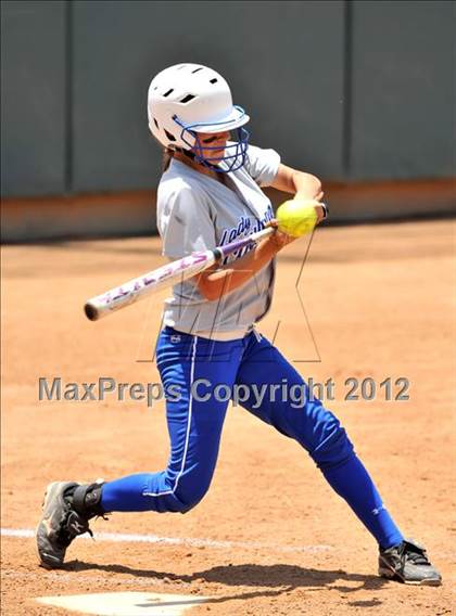 Thumbnail 3 in La Canada vs. Beaumont (CIF SS D5 Final) photogallery.