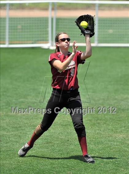 Thumbnail 2 in La Canada vs. Beaumont (CIF SS D5 Final) photogallery.