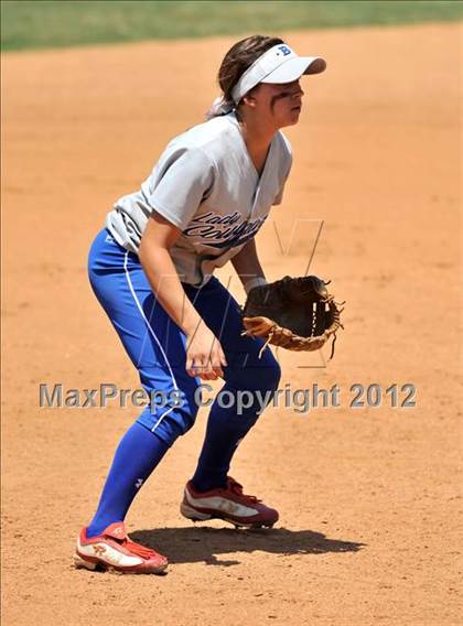 Thumbnail 3 in La Canada vs. Beaumont (CIF SS D5 Final) photogallery.