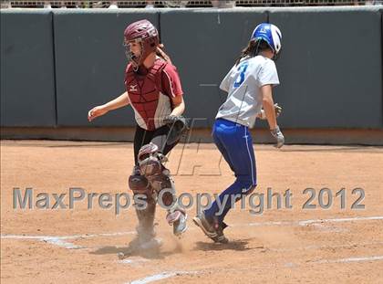 Thumbnail 3 in La Canada vs. Beaumont (CIF SS D5 Final) photogallery.