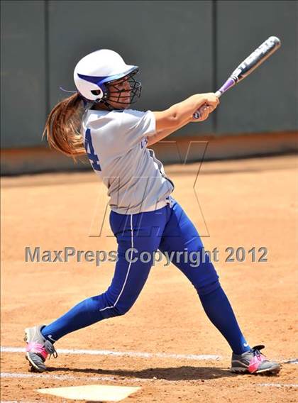 Thumbnail 3 in La Canada vs. Beaumont (CIF SS D5 Final) photogallery.