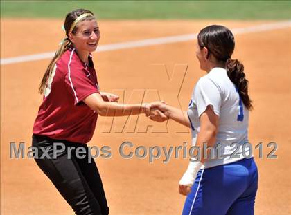 Thumbnail 2 in La Canada vs. Beaumont (CIF SS D5 Final) photogallery.