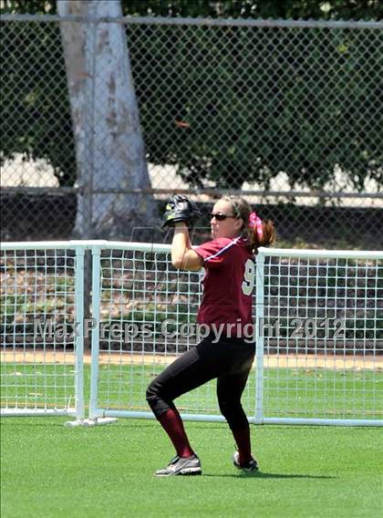 Thumbnail 1 in La Canada vs. Beaumont (CIF SS D5 Final) photogallery.