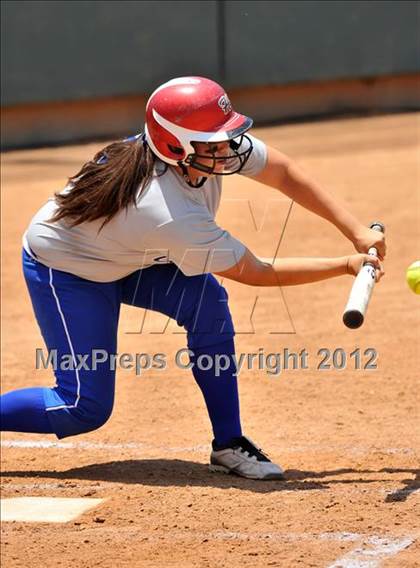 Thumbnail 3 in La Canada vs. Beaumont (CIF SS D5 Final) photogallery.