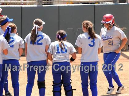 Thumbnail 3 in La Canada vs. Beaumont (CIF SS D5 Final) photogallery.