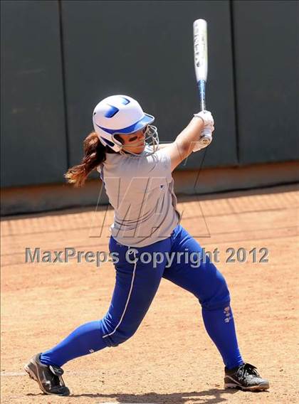Thumbnail 2 in La Canada vs. Beaumont (CIF SS D5 Final) photogallery.