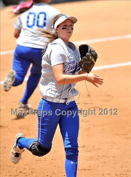 Thumbnail 1 in La Canada vs. Beaumont (CIF SS D5 Final) photogallery.