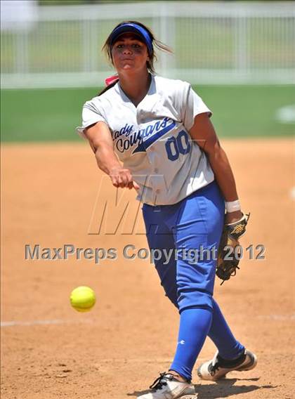 Thumbnail 1 in La Canada vs. Beaumont (CIF SS D5 Final) photogallery.