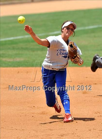 Thumbnail 3 in La Canada vs. Beaumont (CIF SS D5 Final) photogallery.
