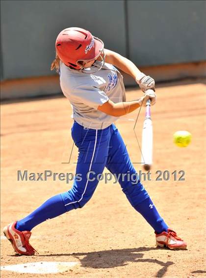Thumbnail 1 in La Canada vs. Beaumont (CIF SS D5 Final) photogallery.