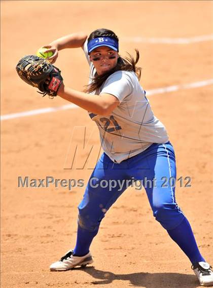 Thumbnail 2 in La Canada vs. Beaumont (CIF SS D5 Final) photogallery.
