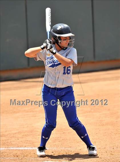Thumbnail 1 in La Canada vs. Beaumont (CIF SS D5 Final) photogallery.