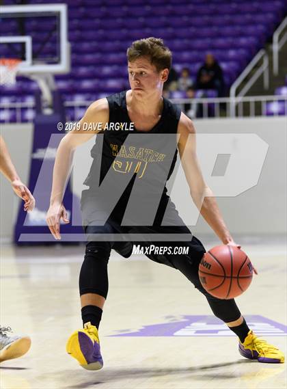 Thumbnail 1 in Corner Canyon vs. Wasatch (UHSAA 5A First Round) photogallery.