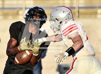 Thumbnail 3 in Fairfax vs. Ferndale (DIV 7-AA CIF State Championship) photogallery.