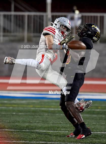 Thumbnail 1 in Fairfax vs. Ferndale (DIV 7-AA CIF State Championship) photogallery.