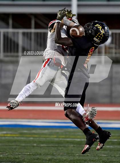 Thumbnail 2 in Fairfax vs. Ferndale (DIV 7-AA CIF State Championship) photogallery.