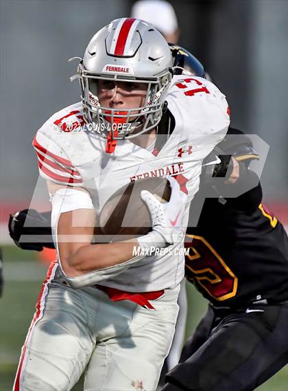 Thumbnail 1 in Fairfax vs. Ferndale (DIV 7-AA CIF State Championship) photogallery.