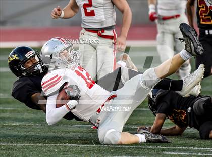 Thumbnail 2 in Fairfax vs. Ferndale (DIV 7-AA CIF State Championship) photogallery.