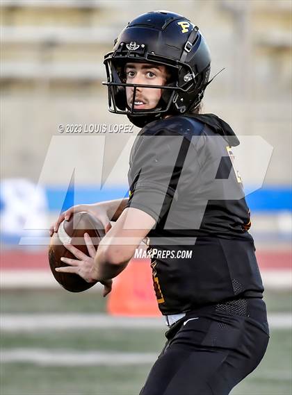 Thumbnail 2 in Fairfax vs. Ferndale (DIV 7-AA CIF State Championship) photogallery.