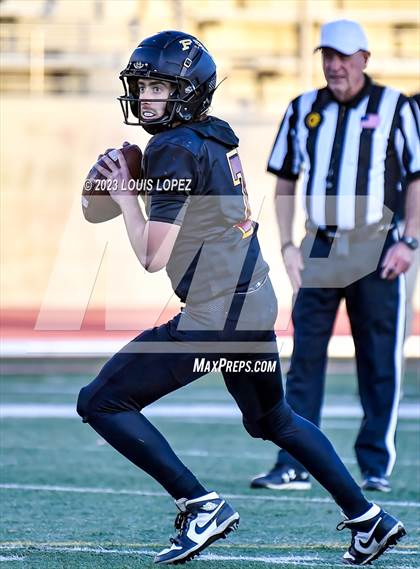 Thumbnail 3 in Fairfax vs. Ferndale (DIV 7-AA CIF State Championship) photogallery.