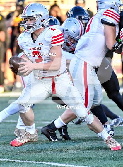 Thumbnail 2 in Fairfax vs. Ferndale (DIV 7-AA CIF State Championship) photogallery.