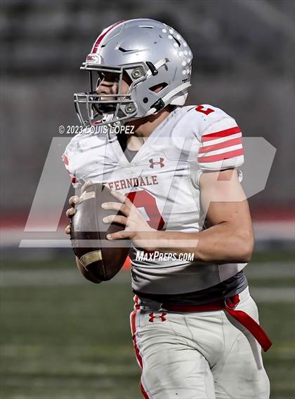 Thumbnail 3 in Fairfax vs. Ferndale (DIV 7-AA CIF State Championship) photogallery.