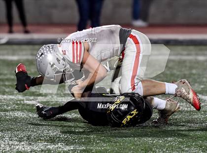 Thumbnail 3 in Fairfax vs. Ferndale (DIV 7-AA CIF State Championship) photogallery.